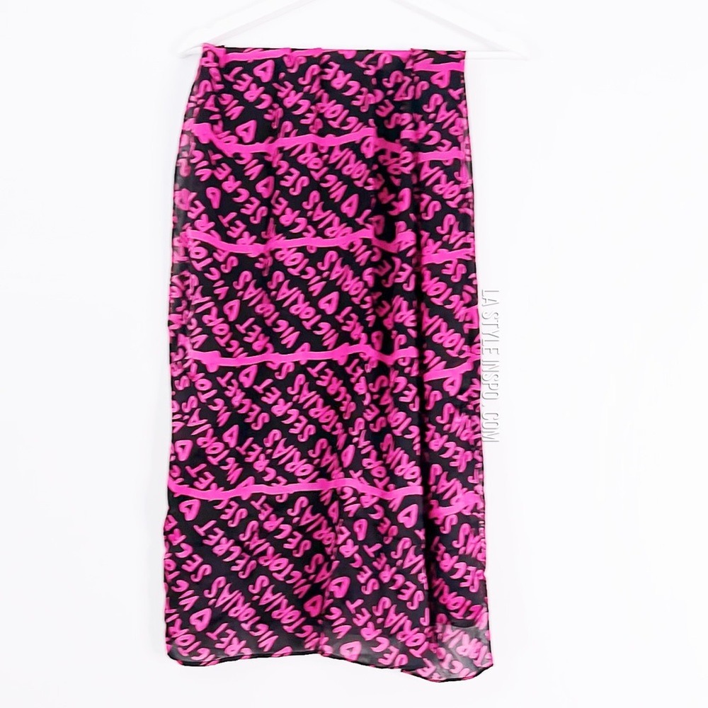 Victoria Secret’s Vintage Silky Scarve Pink Black Hearts VS logo Size Large